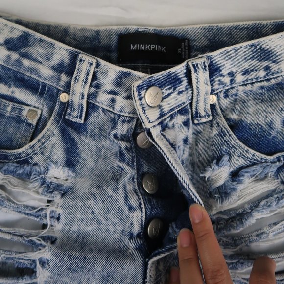 MINKPINK DENIM SHORTS - Picture 5 of 8